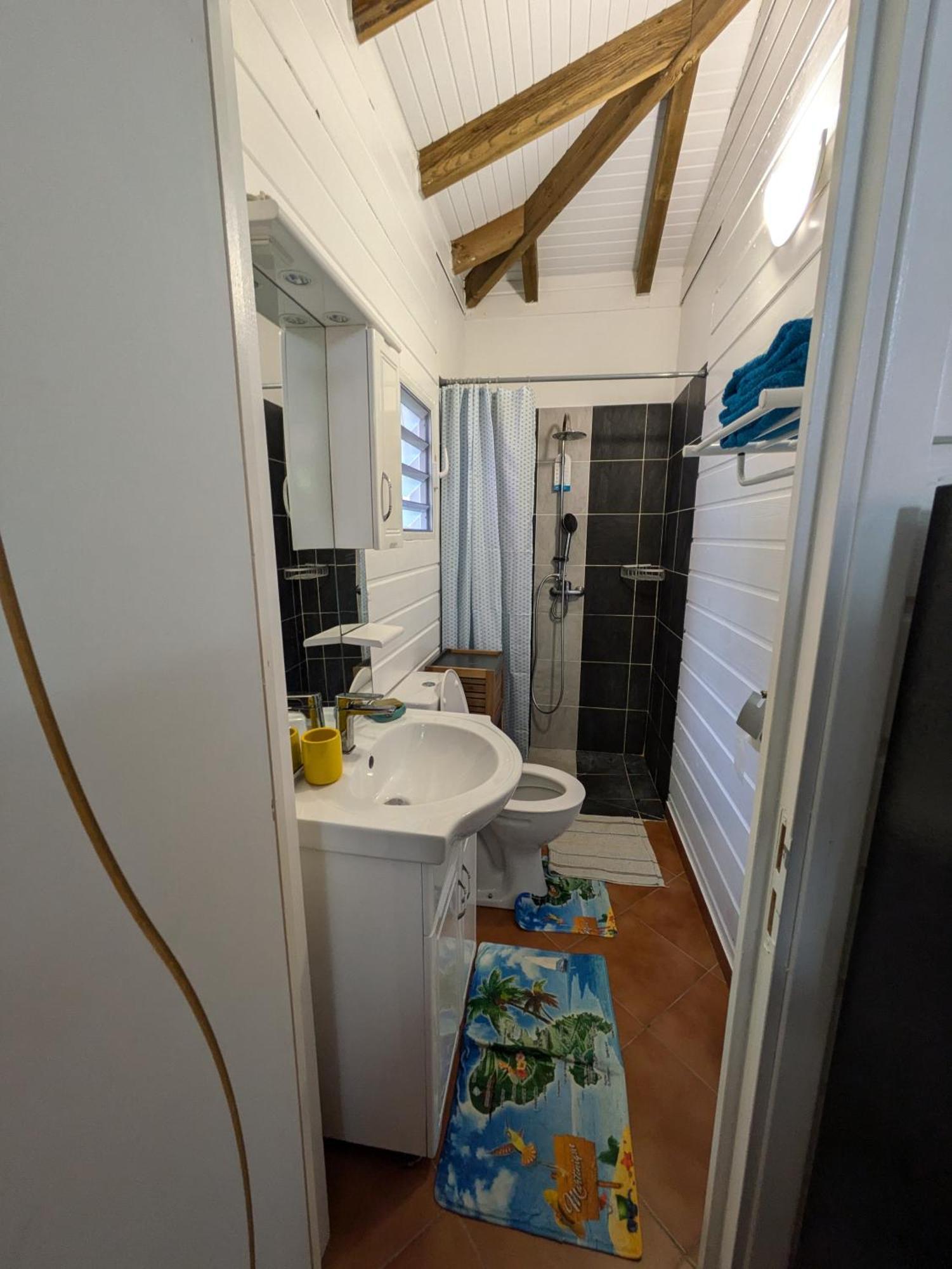 Le Marin - Bungalow Classe 3 Etoiles Tb Equipe & Confortable - Escapade En Couple - Paisible & En Toute Discretion - Wi-Fi - Climatisation - Calme & Serenite - Plages Du Sud, Centre De Carenage & Marina Du Marin Proche En Voiture - Acheminement Sur D Luaran gambar